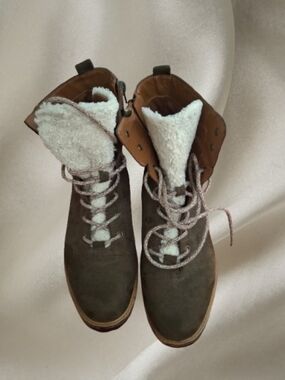 Indigo Rd Green Lace Up Boots Sherpa Lined Hiking Style Size 10